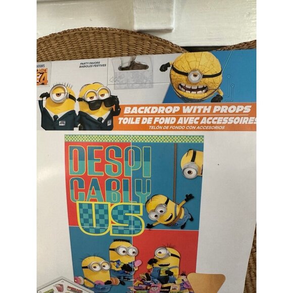 Despicable Me Minions Prop & Backdrop - Picture 4 of 7